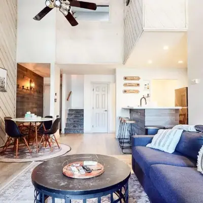 Chic 1 BDR Loft with Hot Tub Near Canyon Lodge