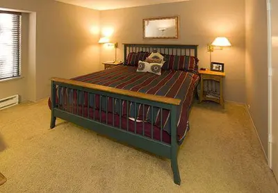 a bedroom with a large bed in a room at Sunshine Village #142 Close to Shops & Eats in Mammoth Lakes