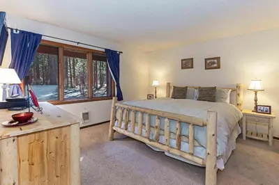 a bedroom with a large bed and a window at Winterset #18 Shared Pool & Near Skiing in Mammoth Lakes