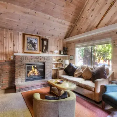 Woodland Chalet - 2 miles from Beach Access