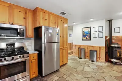 Gallery image of Elm Street Getaway Sleeps 8 in Tahoma
