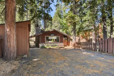 Gallery image of Elm Street Getaway Sleeps 8 in Tahoma