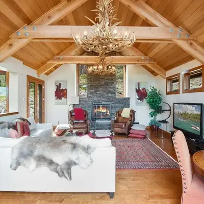 Luxury Mountain Chalet Deck w BBQ & Lake Views