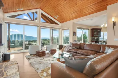 a living room with a couch and a table at Yosemite Cloudline Ridge in Oakhurst