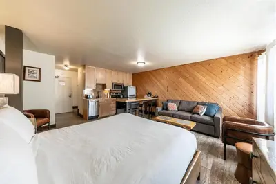 a hotel room with a bed and a kitchen at 122 Bldg B studio in Truckee