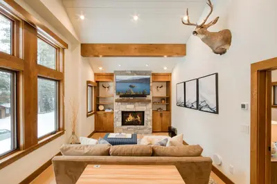 a living room with a couch and a fireplace at Splendid at Chamberlands by Tahoe Getaways - Chamberlands HOA, Private Hot Tub & Walk to Lake Tahoe in Tahoma