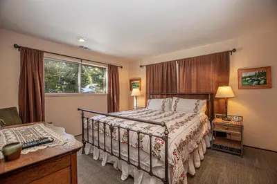 a bedroom with a bed and a window at Goetzl By Hauserman Rentals in Tahoma