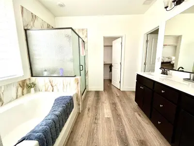 a bathroom with a large tub and a sink and a tub at \u8212\u670d\u5bbd\u655e\u7684\u7a7a\u95f4