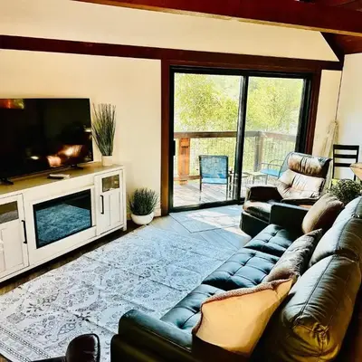 The Falls-Overlooks a waterfall-BBQ-Sleeps 4