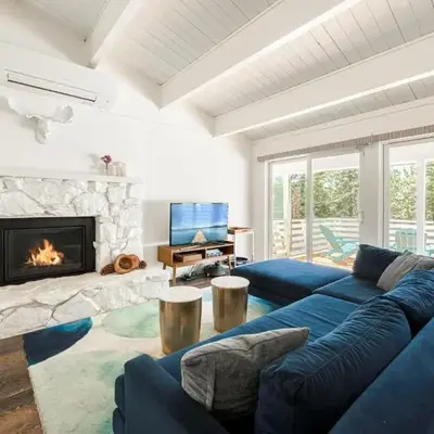 Bluejay Hideaway by Tahoe Getaways - Kings Beach 3 BR Pet Friendly w Enclosed Yard and Hot Tub