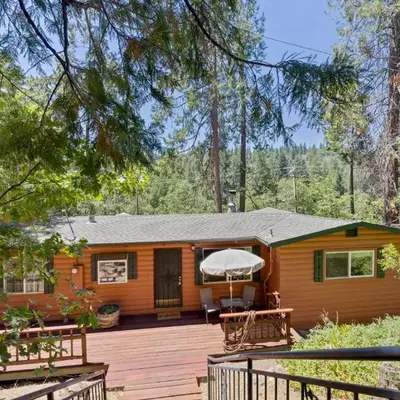 Red Cabin in Twain Harte - King bed