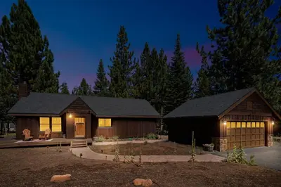 a home at night with its lights on at Cozy Aspen Haven - Stay for 6 in Truckee