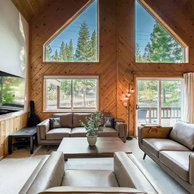 Hearthlight Cabin at Tahoe Donner by Tahoe Getaways - Pet-Friendly 3BR w Guest Suite