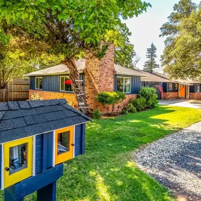 Folsom Old Town Escape • Cozy Cottage + Library