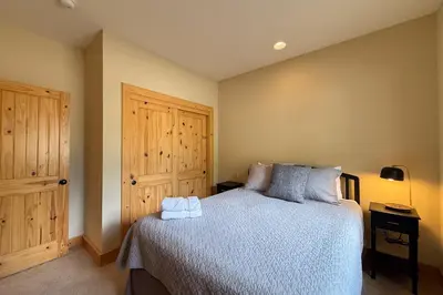 a bedroom with a bed with two towels on it at Tahoe Boulders in South Lake Tahoe