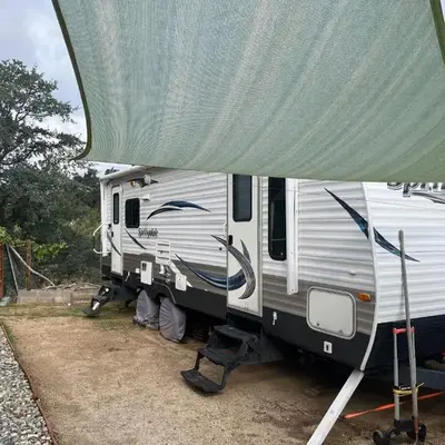 Comfortable Guest RV With EV charger Semi Rural Area