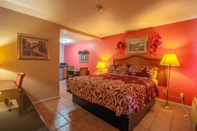 a bedroom with a large bed in a room at Los Banos Motel in Los Banos
