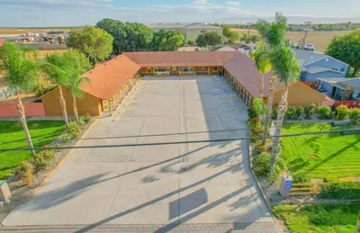 an overhead view of a building with palm trees at Los Banos Motel in Los Banos
