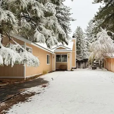 Golden Pine Lodge