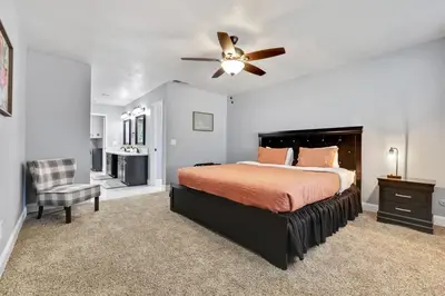a bedroom with a bed and a ceiling fan at The Royal Oak Splash Sequoia Nat'l Park Lake Mts in Visalia