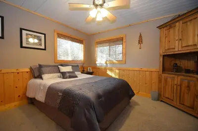a bedroom with a bed and a ceiling fan at Owens Den- Lake AreaFree Night Special in Bass Lake