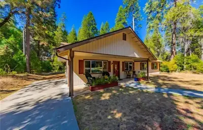 a small house with a driveway at The Lady Bug Family Retreat in Mariposa