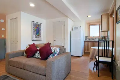 Gallery image of Walk to Lake Tahoe Pets OK Studio in Tahoe Vista