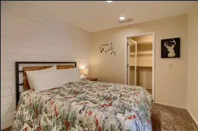 a bedroom with a large bed in a room at Hillside Bungalow - Walking distance to downtown in Mariposa
