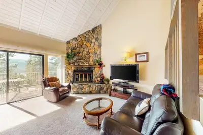 a living room with a couch and a fireplace at Eagle's Nest in Big Creek