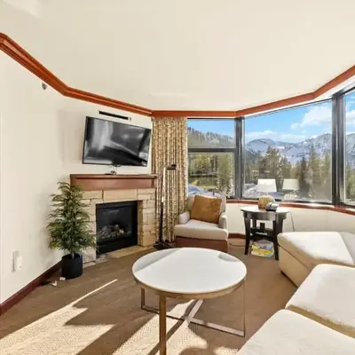 6th Floor Mountain View Room - Fireplace Suite