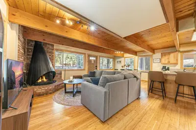 Gallery image of Charming 3 Bd 2Ba A-Frame with Hot Tub in Carnelian Bay