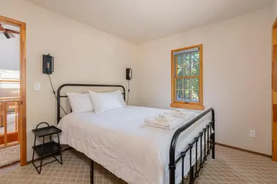 Gallery image of Mojave Vista in Camp Connell