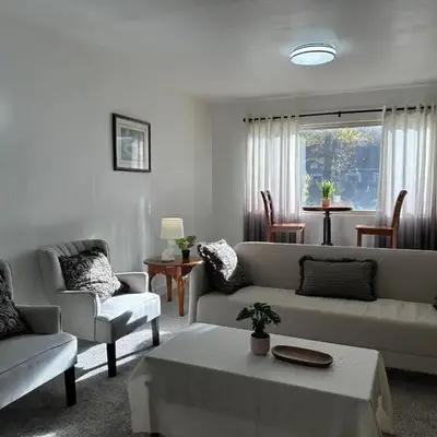 Downtown 2 Bedrooms Full Kitchen & Easy Parking