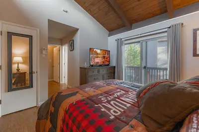 a bedroom with a bed and a television in it at Spooner Summit For 6ppl in Zephyr Cove