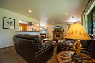 a living room with two leather chairs and a lamp at Blue Bird Ranch in Oakhurst