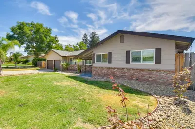 a house with a yard at 2 Mi to UC Merced Modern Home with Private Yard in Merced