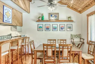 a dining room with a table and chairs at Little Ski Lodge-Across from Spa & Sauna in Shaver Lake