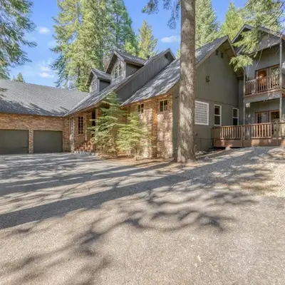 Lazy Bear Lodge Rustic Luxe Villa with spa & gameroom