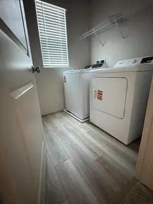 a laundry room with a washer and dryer at A modern retreat and Gateway to Yosemite in Merced