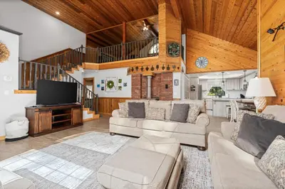 a living room with two couches and a tv at Apple Blossom Lodge-Family Friendly Cabin in Shaver Lake