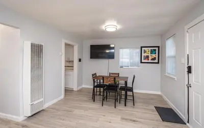 a dining room with a table and chairs at 2 Bedroom Home Near Downtown Zoo Golf Pet-Friendly and Fenced in Sacramento