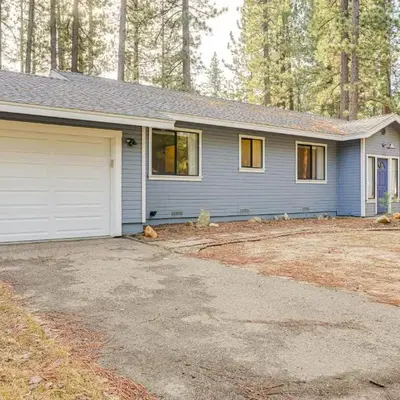 5 Mi to Heavenly Resort Cozy Home with Fenced Yard