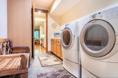 a washer and dryer in a laundry room at Lodges 1129 in Mammoth Lakes