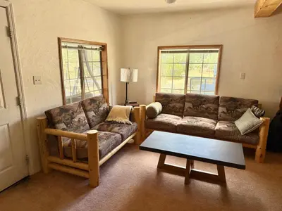 Gallery image of Kennedy Bluebird: offgrid cabin near SF Kern River in Sykes