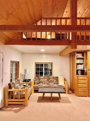 Gallery image of Kennedy Bluebird: offgrid cabin near SF Kern River in Sykes