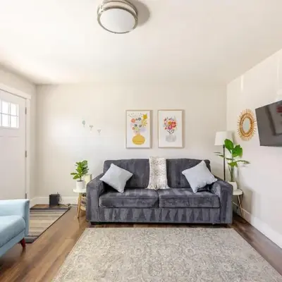 721 Cozy Mid-Town Hideaway