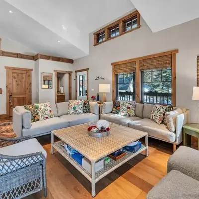 Cozy Tahoe Getaway - Walk to Lake & Quiet Deck