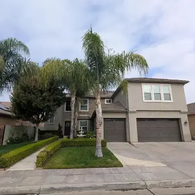 Spacious 5-bedroom 3-bath house in NW Fresno