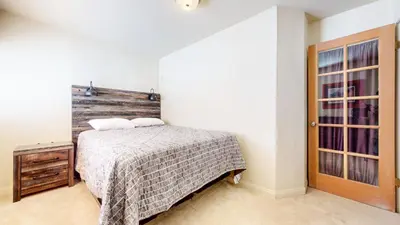 a bedroom with a bed and a wooden headboard at Timberline #08 condo in Mammoth Lakes