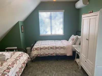a small bedroom with two beds and a window at Sunset Cottage near Yosemite in Oakhurst